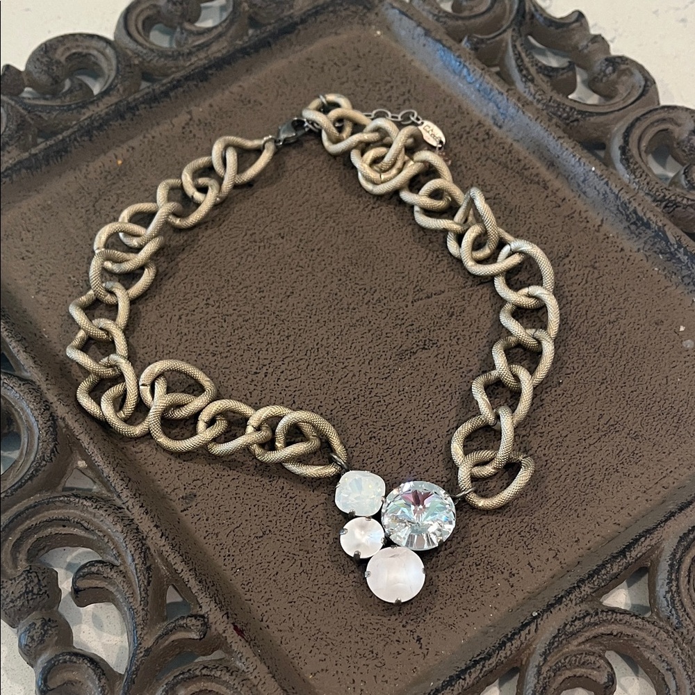 Elegant Gold Necklace with Crystal Accents